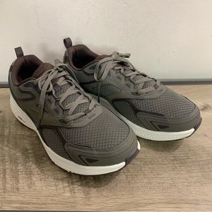 Men's SKECHERS Grey & Brown GO RUN Ultra Light WIDE FIT Goga Mat SNEAKERS  11